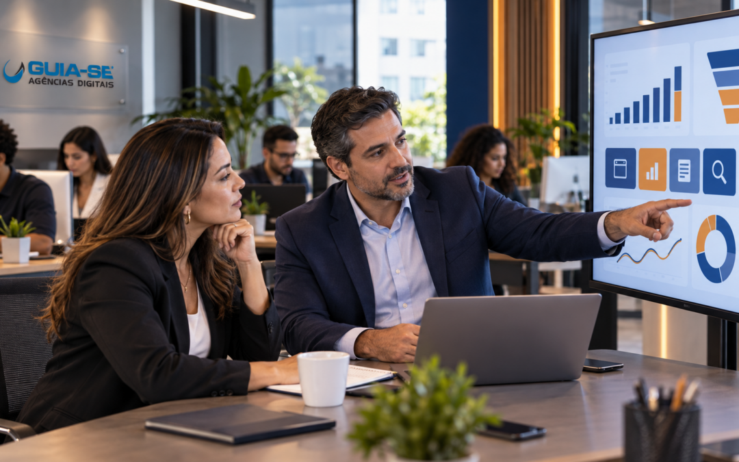 Consultor da Guia-se apresenta estratégias de marketing digital a uma cliente enquanto especialistas trabalham ao fundo.